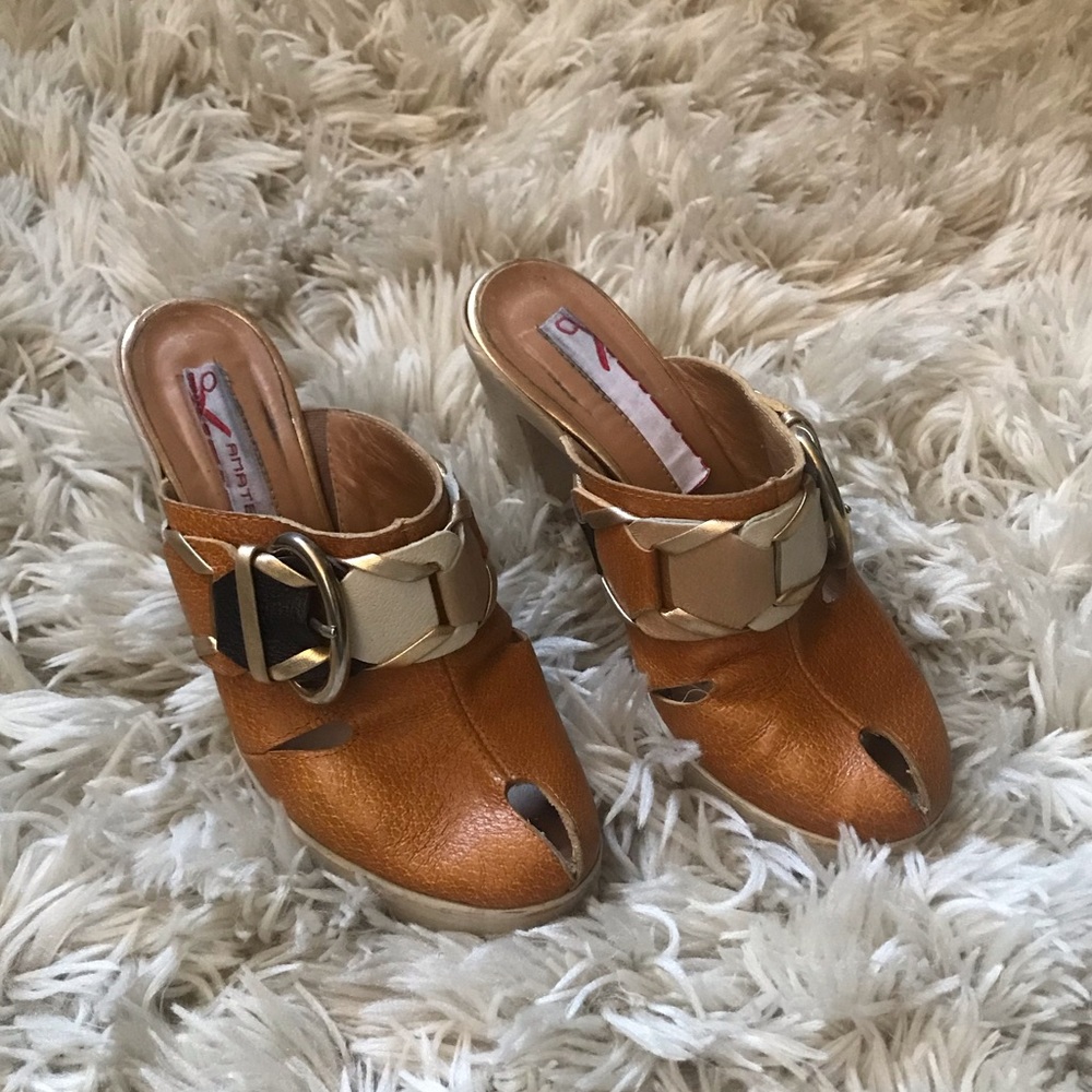 Amaterasu Vintage Heels